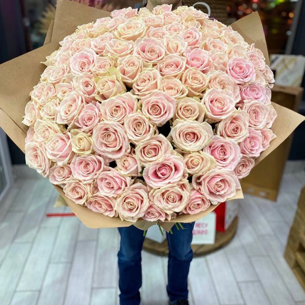 Букет цветов «101 бело-розовая роза»