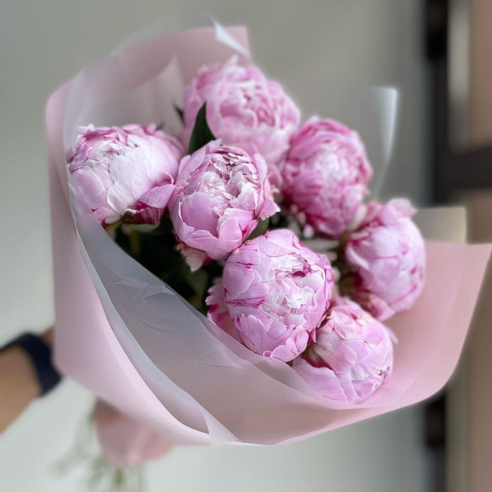 Букет цветов «7 розовых пионов»