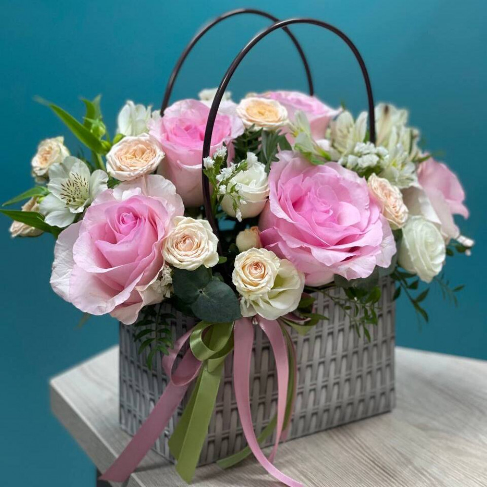 Букет цветов «Альстромерия и кустовые розы»