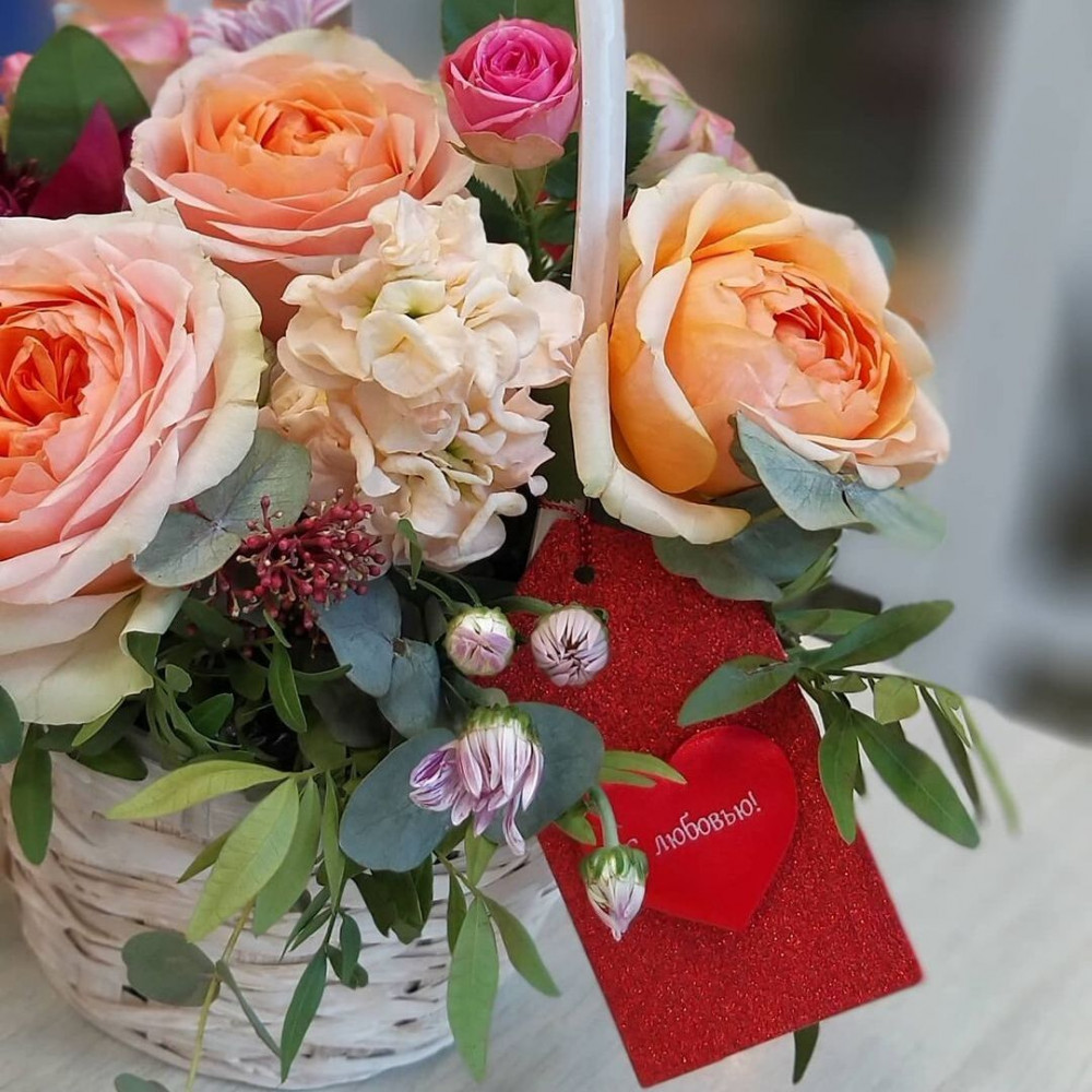 Букет цветов «Корзина с пионами и розами» - фото 2