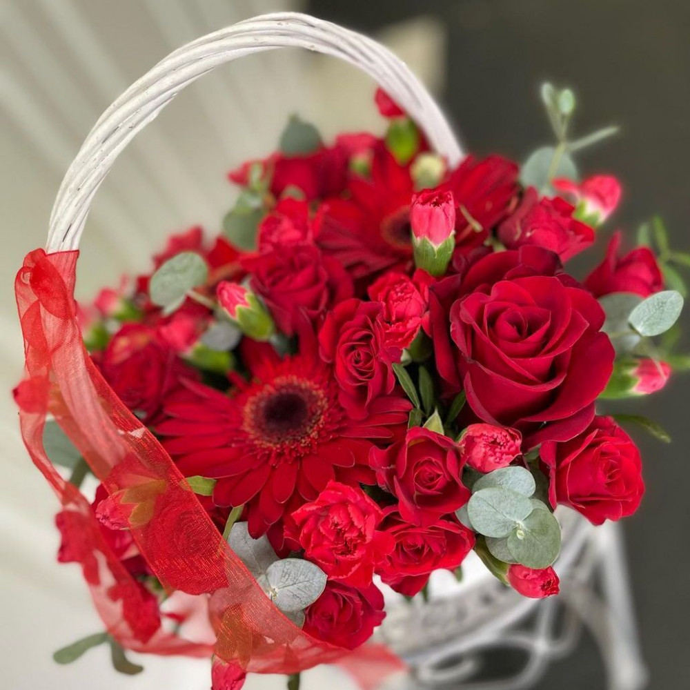 Букет цветов «Корзина из роз и гербер» - фото 3