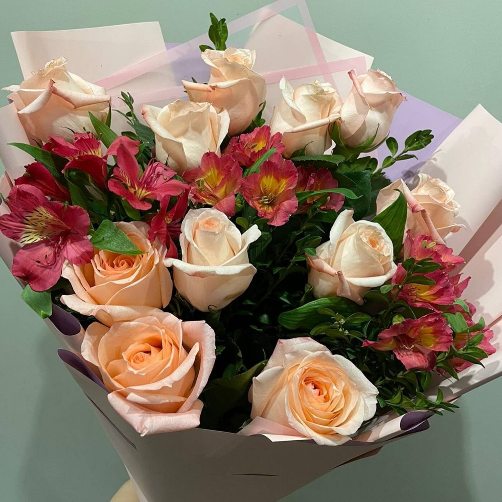 Букет цветов «Букет из кремовых роз и альстромерий» - фото 2