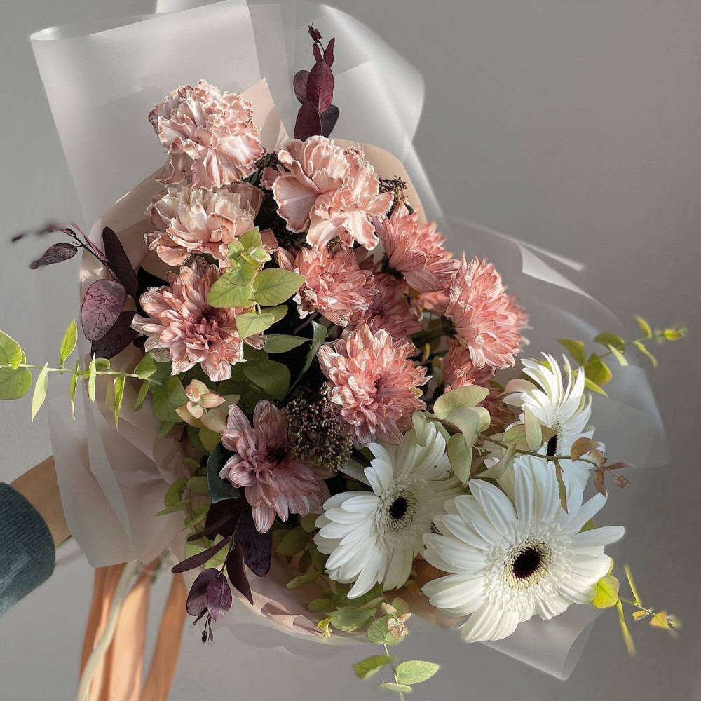 Букет цветов «Букет из кустовой хризантемы и гвоздики»