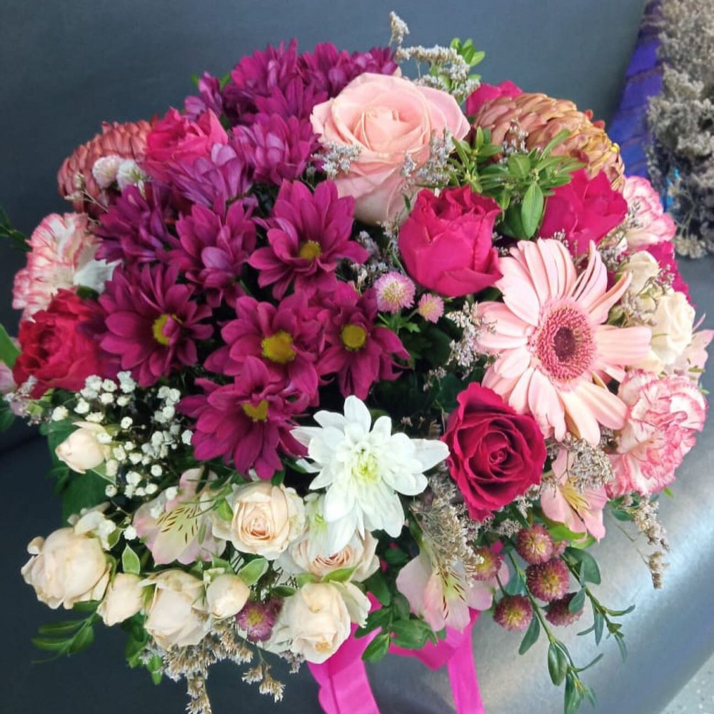Букет цветов «Герберы и хризантемы в коробке» - фото 2