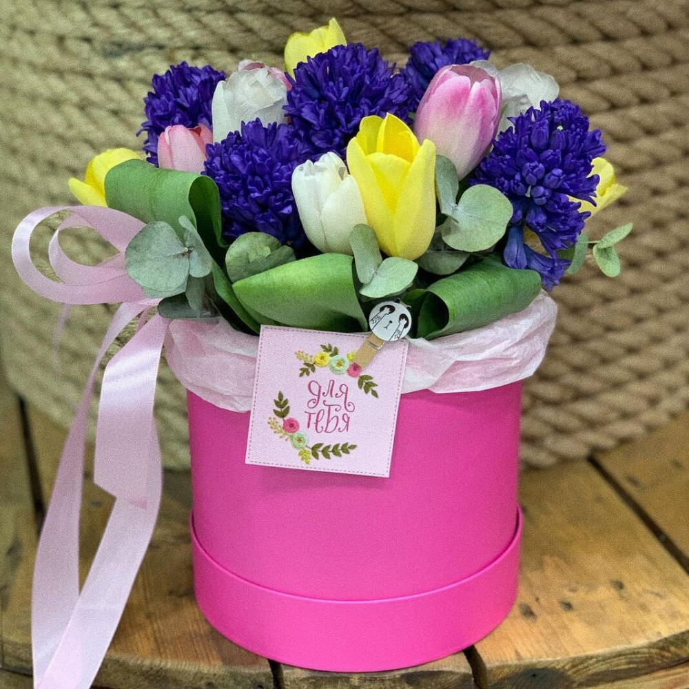 Букет цветов «Гиацинты и тюльпаны в коробке»