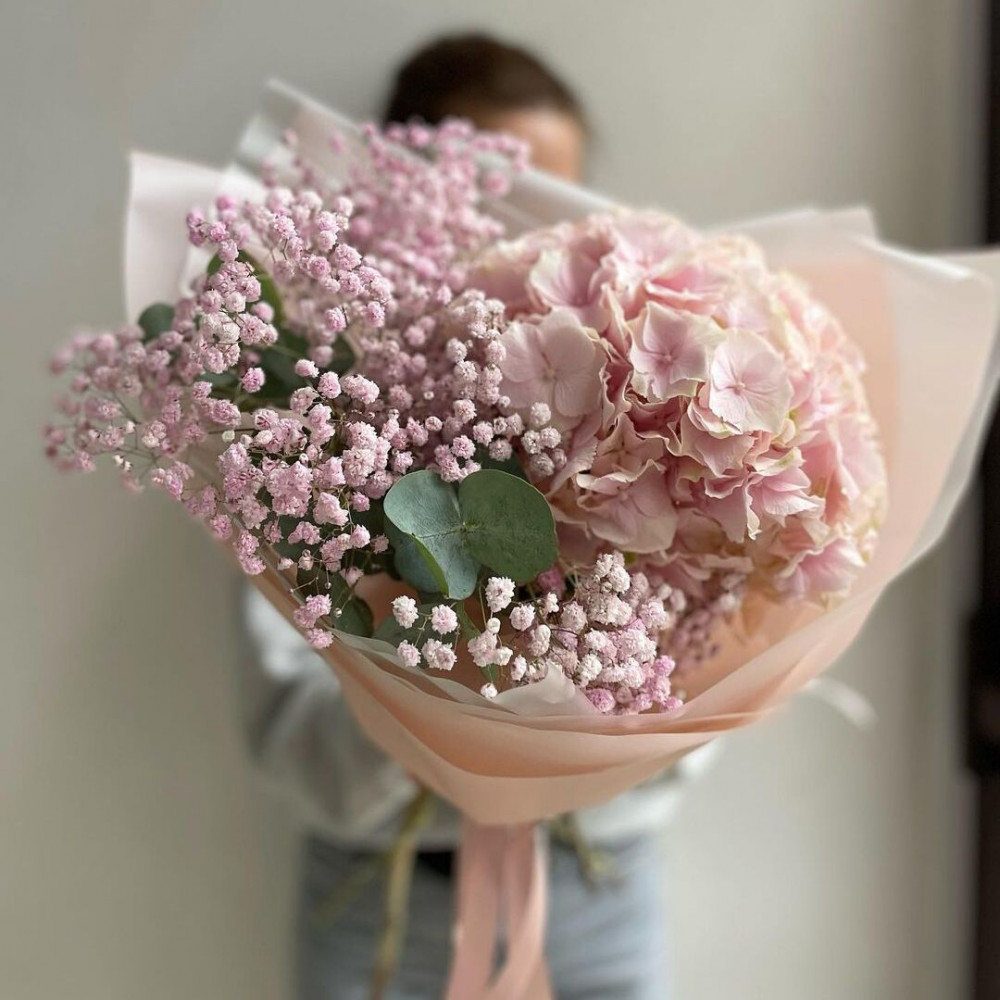 Букет цветов «Гортензия и гипсофила»