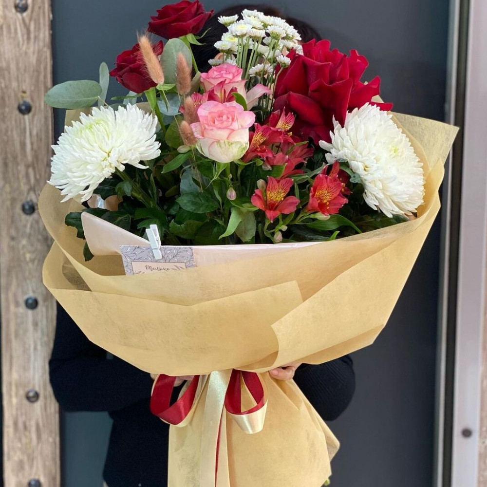 Букет цветов «Букет из одноголовых хризантем и роз»